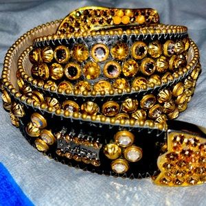 I am selling a used BB.Simon bealt, great condition, some missing rimes-tones